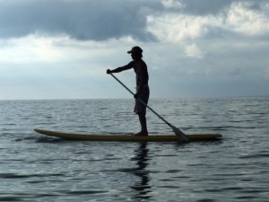 Happy_Stand_up_paddle_surfing